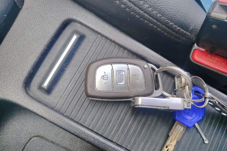 Used Hyundai Elantra (5th Generation / Langdong) 2015 1.6L Manual Leading Model Vehicle Key