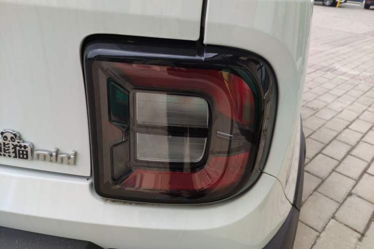 Used Geely Galaxy Panda 2025 210km Panda Rider Right Rear Taillight