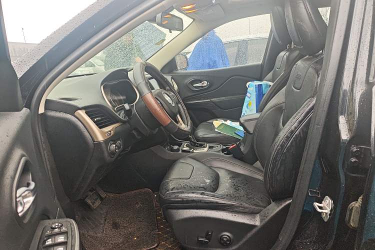 Used Jeep Cherokee 2016 2.4L Professional Smart Version