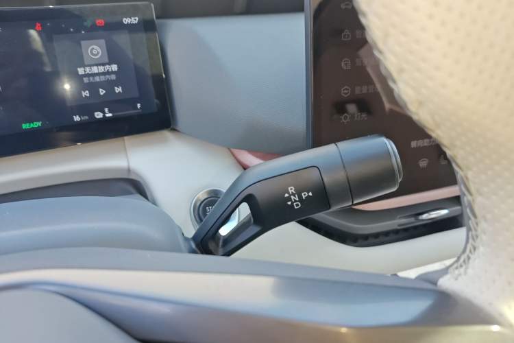 Used Lynk & Co 06 EM-P 2023 EM-P 126 Long-Range Halo Gear Lever