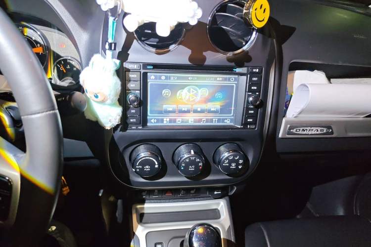 Used Jeep Compass 2014 2.4L four-wheel drive luxury version Audio And AC Panel