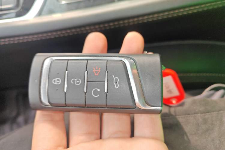 Used GAC Trumpchi GS7 2017 320T Four-Wheel Drive Luxury Smart Connectivity Model
