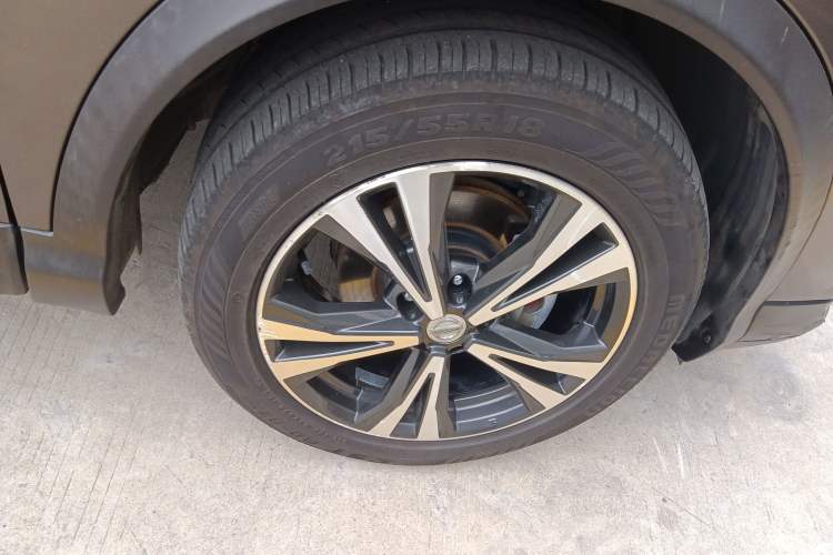 Used Nissan Qashqai 2019 2.0L CVT Luxury Edition Right Front Wheel Hub