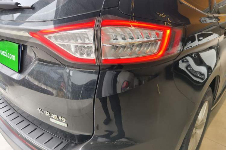 Used Ford Edge 2018 Facelifted EcoBoost 245 Two-Wheel-Drive Platinum Edition 5 Seats China V Emission Standard Right Rear Taillight