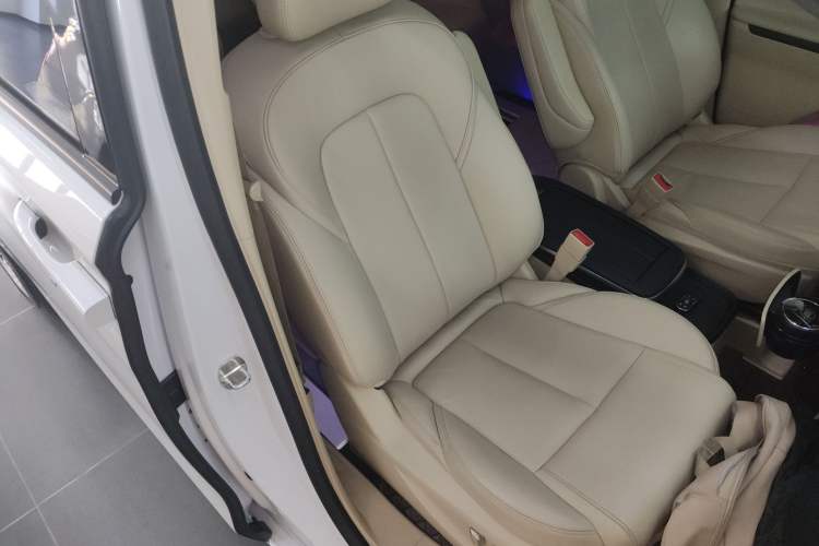 Used Buick GL8 2022 ES Landtrek 653T Luxury Edition