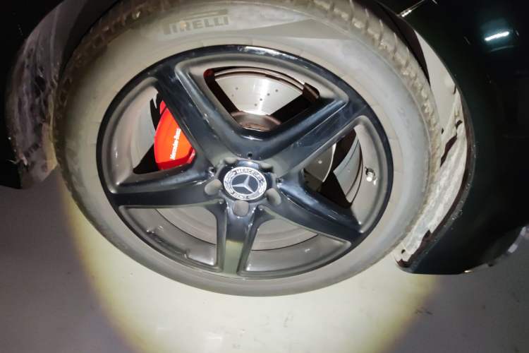 Used Mercedes-Benz CLS 2017 CLS 260 Elegant Edition Right Front Wheel Hub