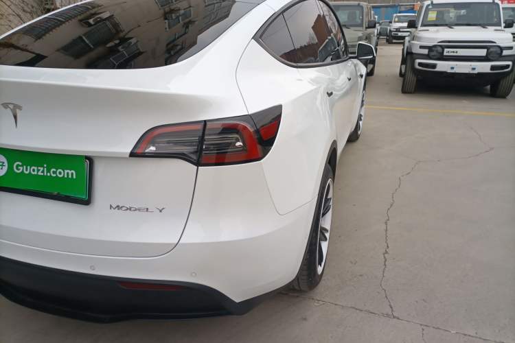 Used Tesla Model Y 2023 Long-Range All-Wheel-Drive Version