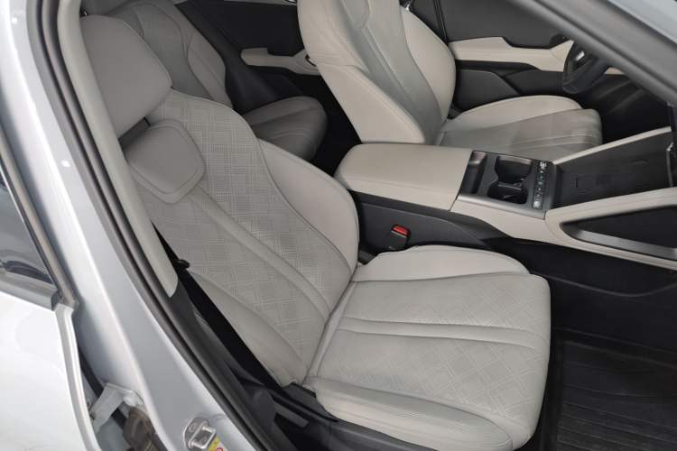 Used BYD Yuan UP 2025 Intelligent Driving Version 401 km Leading Edition Right Front Seat