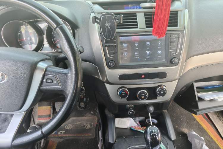 Used Geely Auto GX7 2015 Classic Edition 1.8L Manual Elite Model China V Standard Audio And AC Panel