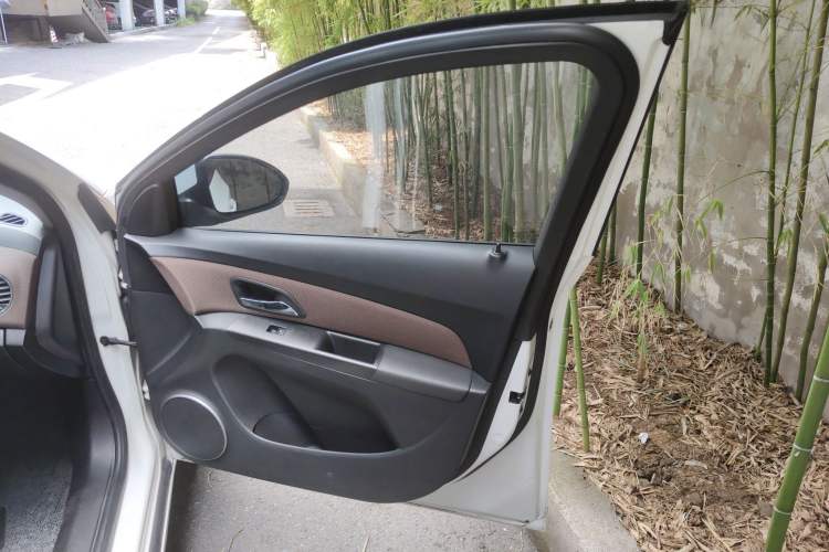 Used Chevrolet Cruze 2013 Hatchback 1.6L Automatic Luxury Model