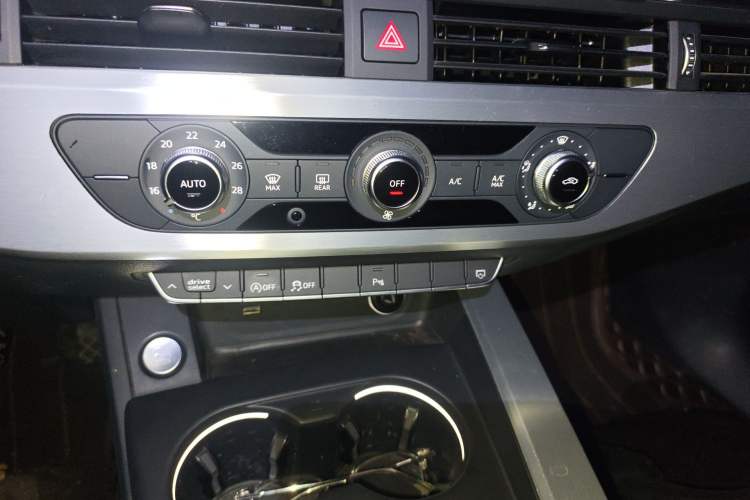 Used Audi A4L 2022 40 TFSI Fashion Dynamic Model Audio And AC Panel