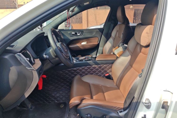 Used Volvo XC60 2023 B5 4x4 Smart Luxury Edition