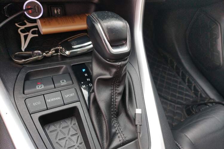 Used Toyota Wildlander 2022 2.0L CVT Two-Wheel Drive Luxury Edition Gear Lever