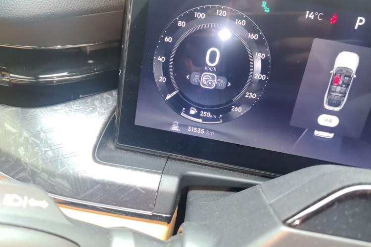 Used Lynk & Co 09 EM-P 2021 2.0T PHEV Halo Six-Seater Odometer Close Up