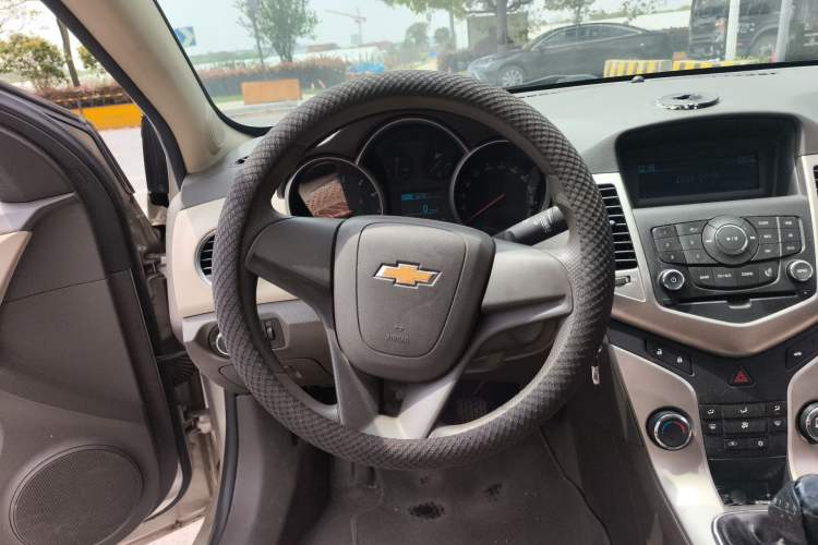 Used Chevrolet Cruze 2015 1.5L Classic SL MT Steering Wheel