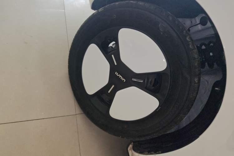 Used CHANGAN NEVO Lumin 2025 205 km Xiangqin Version Left Front Wheel Hub
