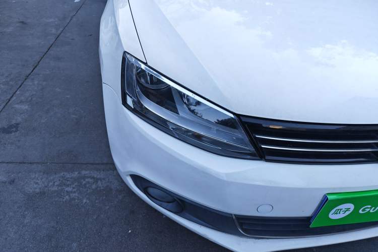 Used Volkswagen Sagitar 2012 1.6L Automatic Comfort Edition Right Front Headlight