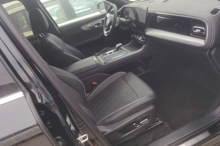 Used GAC Trumpchi GS8 2025 Linghang Series 2.0 TGDI Two-Wheel-Drive Luxury Edition 5 Seats