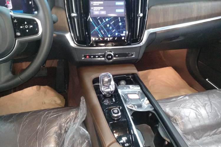 Used Volvo S90 2024 B5 Zhiyuan Luxury Edition
