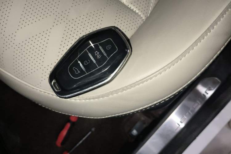 Used JETOUR X70 2023 Zhuge 2.0T DCT Kongming 5-Seater