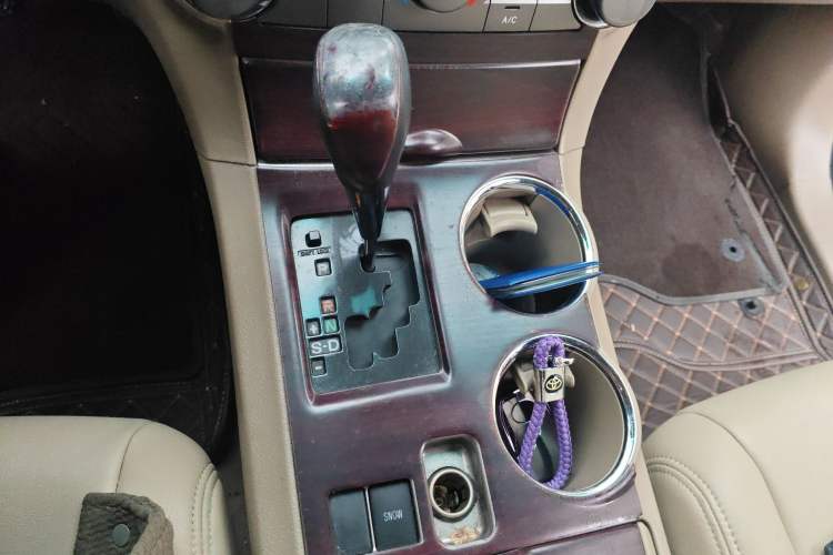 Used Toyota Highlander 2013 2.7L Two-Wheel Drive 5-Seater Purple Gold Edition
