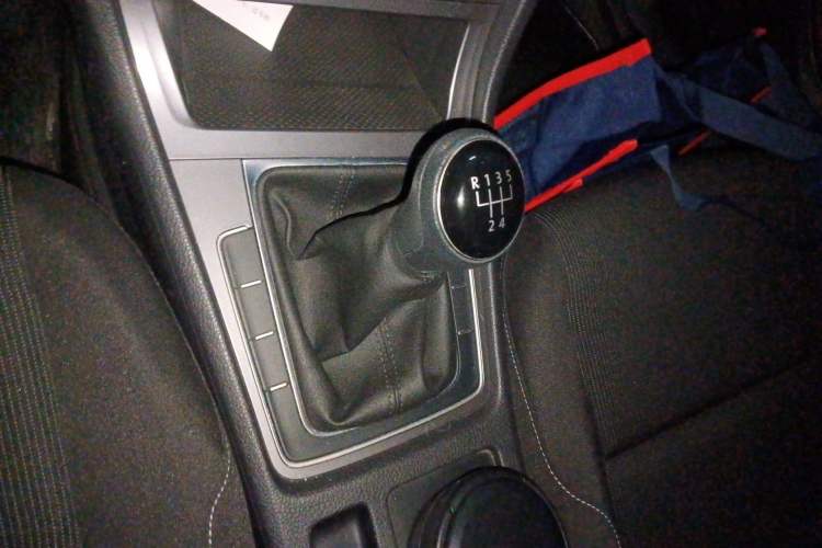 Used Volkswagen Golf 2015 1.6L Manual Fashion Edition
