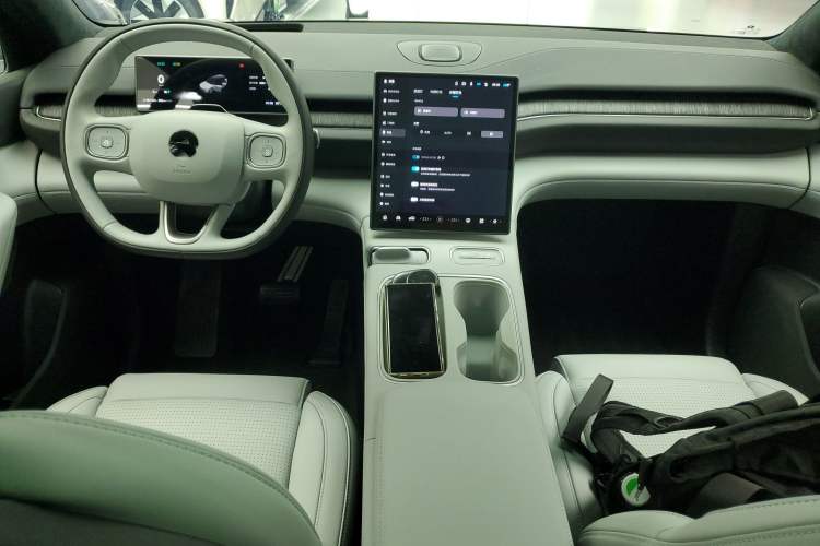 Used Nio ES6 2024 75 kWh Center Console