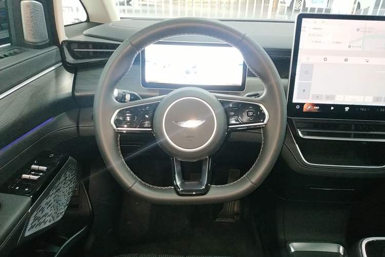 Used Geely Galaxy LEVC L380 2024 100 kWh 6-Seater Two-Wheel Drive Air