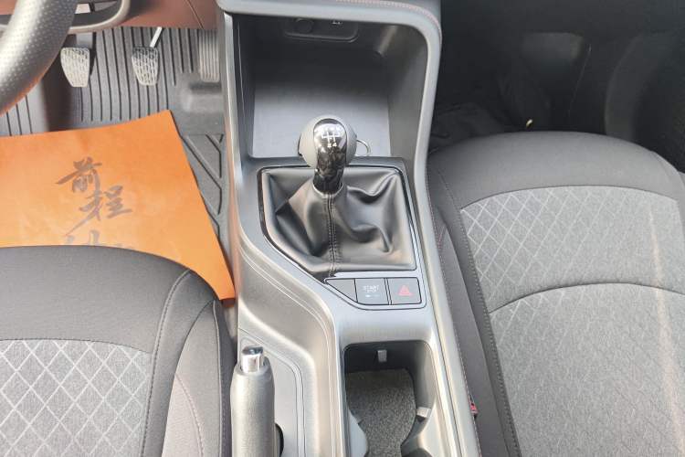 Used Roewe i5 2026 Model 1.5L Manual Comfort Version
