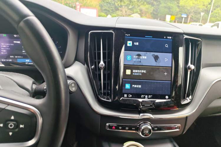 Used Volvo XC60 2022 B5 4x4 Zhiyi Luxury Edition Audio And AC Panel