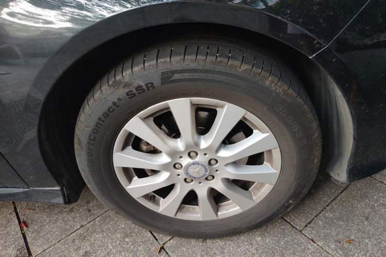 Used Mercedes-Benz R-Class 2011 R 300 L Luxury Model Right Front Wheel Hub