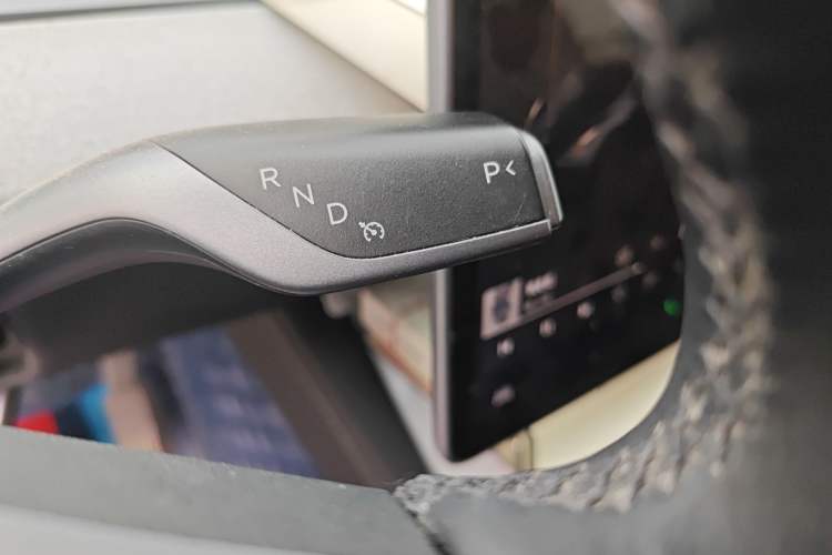 Used Tesla Model Y 2024 Long-Range All-Wheel-Drive Version Gear Lever