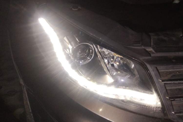 Used Dongfeng Fengon 580 2016 1.5T Manual Luxury Edition Right Front Headlight