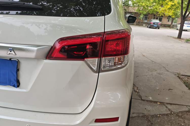 Used Nissan Terra 2020 2.5L XL Upper Automatic Two-Wheel Drive Luxury Edition Right Rear Taillight