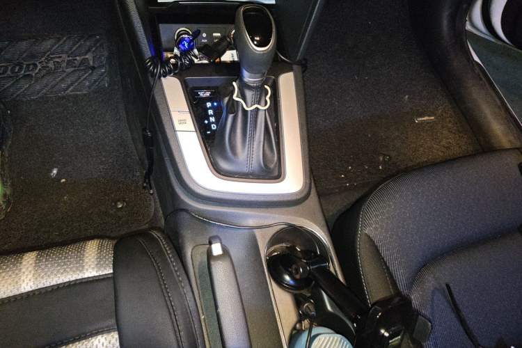 Used Hyundai Elantra (6th Generation / Lingdong) 2016 1.6L Automatic ZhiXuan – Elite Version Gear Lever