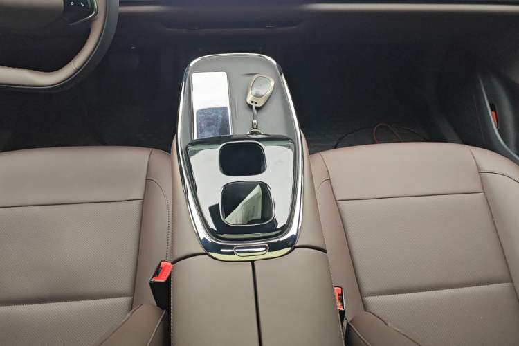 Used CHANGAN NEVO A07 2025 Blue Whale Range-Extending Model 140 Elite Version Gear Lever