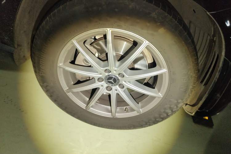 Used Mercedes-Benz GLE 2021 GLE 350 4MATIC Stylish Model Right Front Wheel Hub