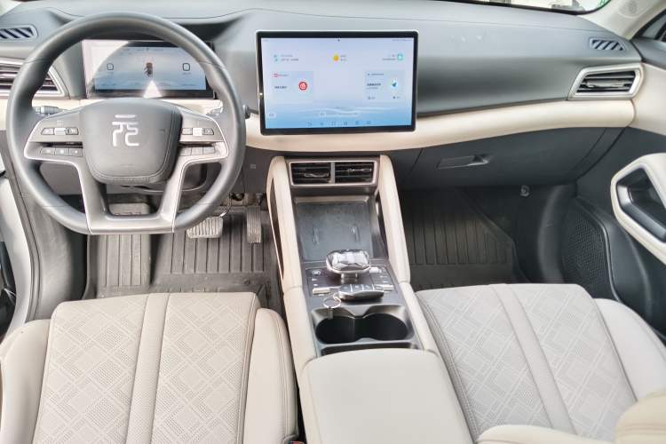 Used BYD Yuan UP 2024 401KM Leading Edition Center Console