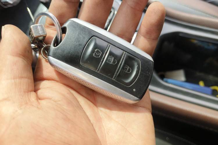 Used Dongfeng Fengon 580 2016 1.5T CVT Luxury Model Vehicle Key