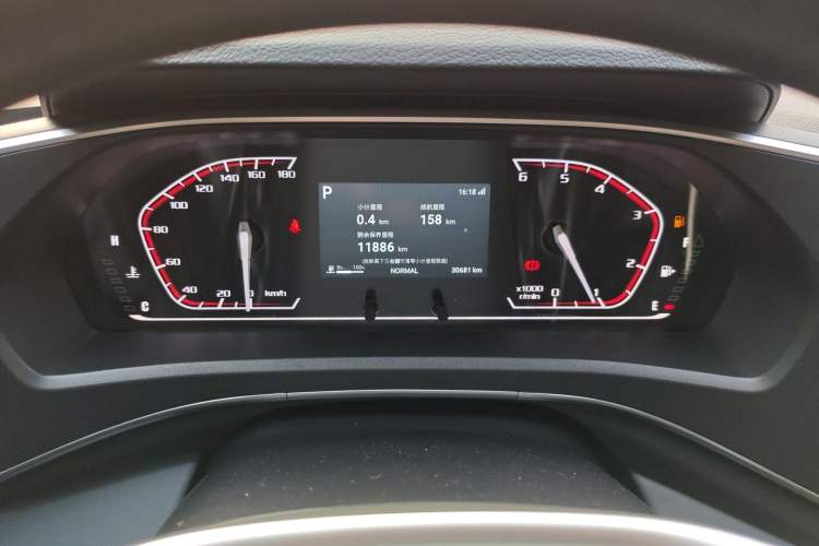 Used SAIC MAXUS Xintu V80 2025 PRO Aoyuntong 2.0T Automatic Long-Wheelbase Mid-Roof Model with 6/7/8/9 Seats
