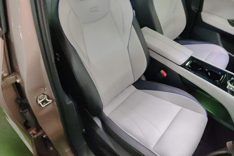 Used Volkswagen Tiguan L 2024 PRO 330TSI Two-Wheel Drive R-Line Smart Edition Right Front Seat