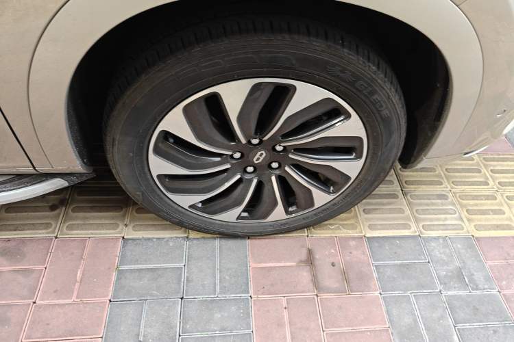 Used Hima AITO M7 2022 1.5T Rear-Drive Comfort Edition Right Front Wheel Hub