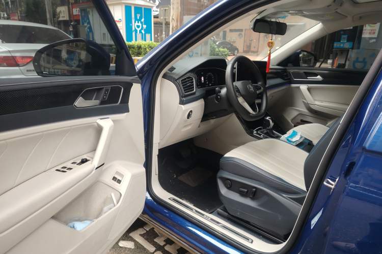 Used Volkswagen Tayron GTE Plug-in Hybrid 2023 280TSI Luxury Plus Advanced Edition Driver Seat