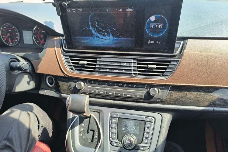 Used SAIC MAXUS G10 2016 2.0T Automatic Luxury Executive Edition
