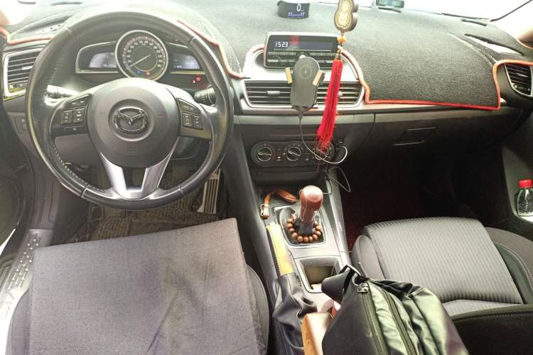 Used Mazda Mazda 3 Axela 2014 Sedan 1.5L Manual Comfort Model
