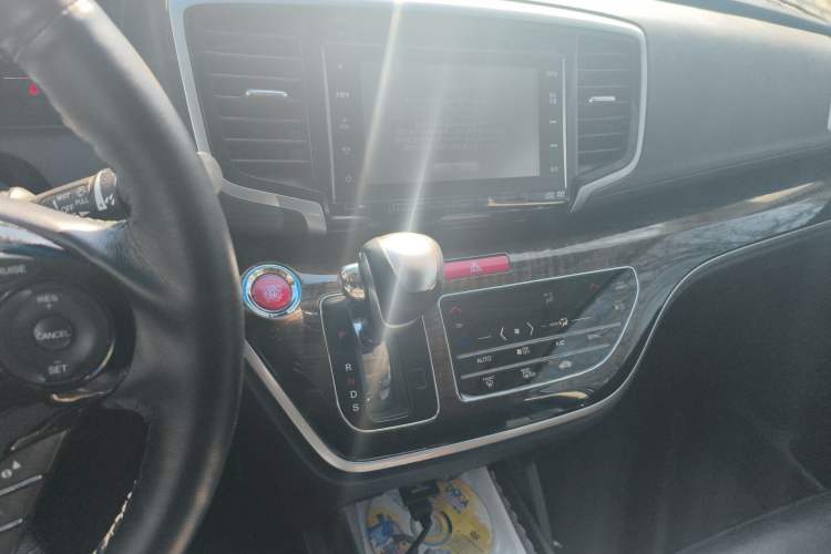 Used Honda Odyssey 2015 Revised Version 2.4L Supreme Edition Audio And AC Panel