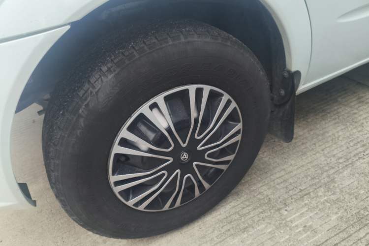 Used SAIC MAXUS Xintu V80 2023 2.0T Manual Classic Aoyuntong Short Wheelbase Ultra-Low Roof 5/6-Seater