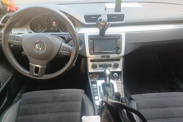 Used Volkswagen FAW-Volkswagen CC 2016 1.8TSI Luxury Model Center Console