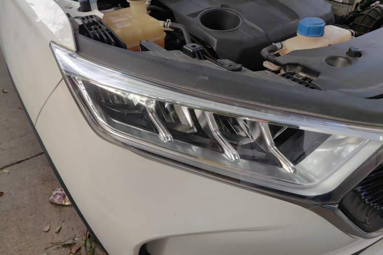 Used CHANGAN OSHAN X7 2021 1.5T Automatic Luxury Version Right Front Headlight