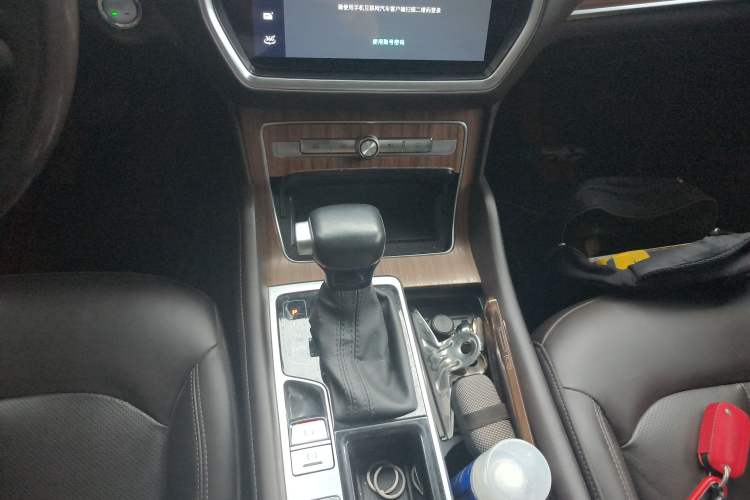 Used Roewe RX8 2018 30T Smart Connectivity Two-Wheel Drive Supreme Edition